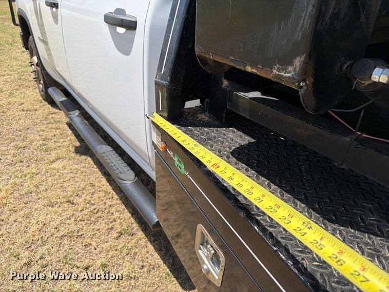 image for item EW8733 2022 Chevrolet Silverado 3500HD Crew Cab flatbed pickup truck