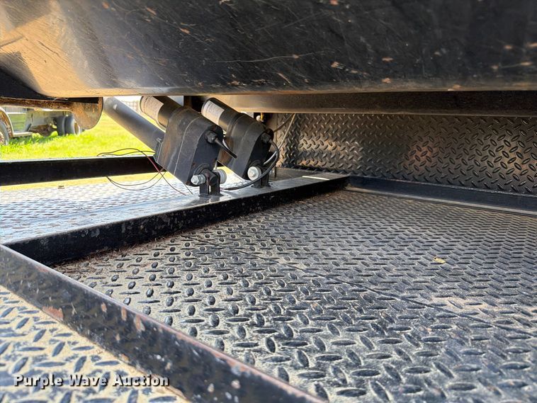 image for item EW8733 2022 Chevrolet Silverado 3500HD Crew Cab flatbed pickup truck