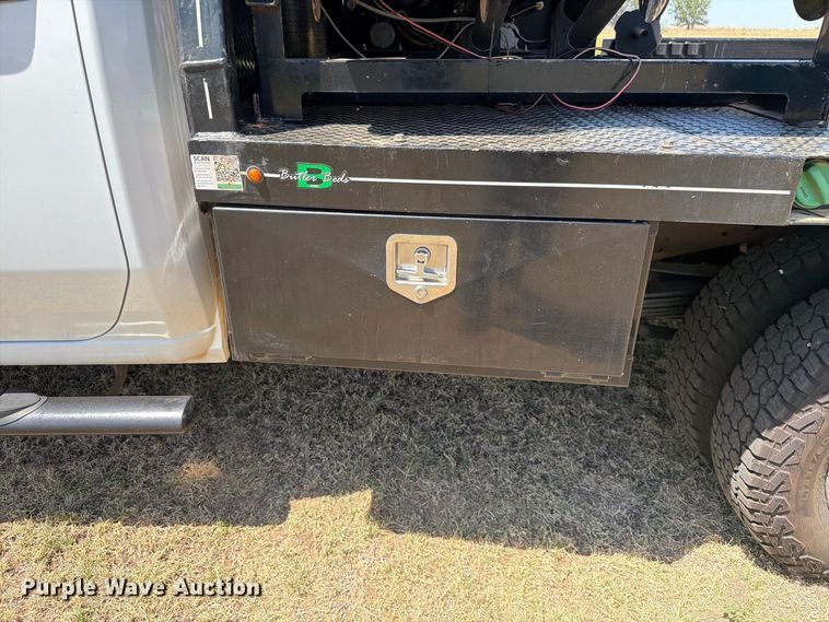image for item EW8733 2022 Chevrolet Silverado 3500HD Crew Cab flatbed pickup truck