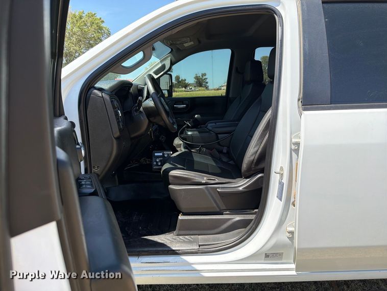 image for item EW8733 2022 Chevrolet Silverado 3500HD Crew Cab flatbed pickup truck