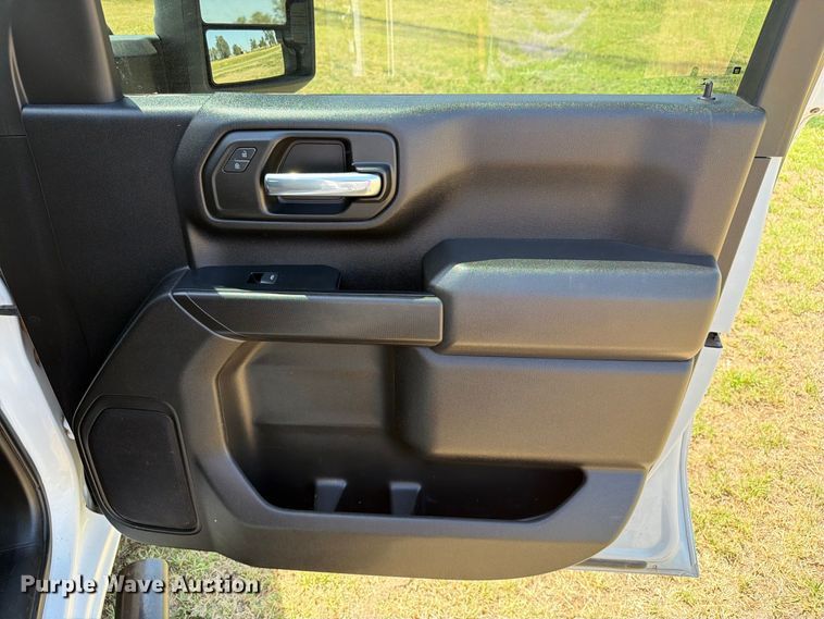 image for item EW8733 2022 Chevrolet Silverado 3500HD Crew Cab flatbed pickup truck
