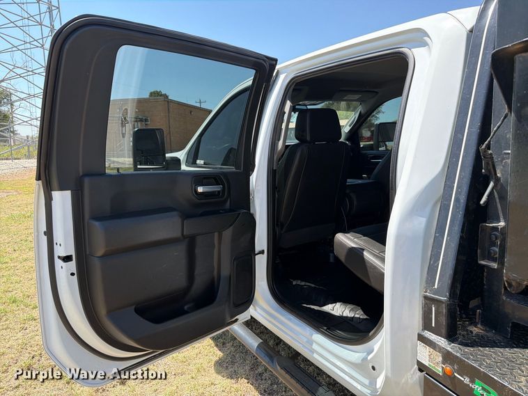 image for item EW8733 2022 Chevrolet Silverado 3500HD Crew Cab flatbed pickup truck