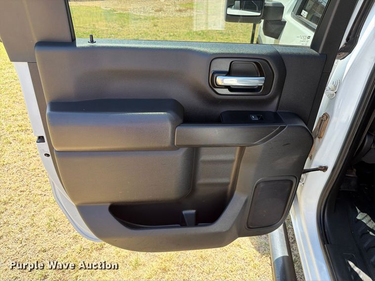 image for item EW8733 2022 Chevrolet Silverado 3500HD Crew Cab flatbed pickup truck
