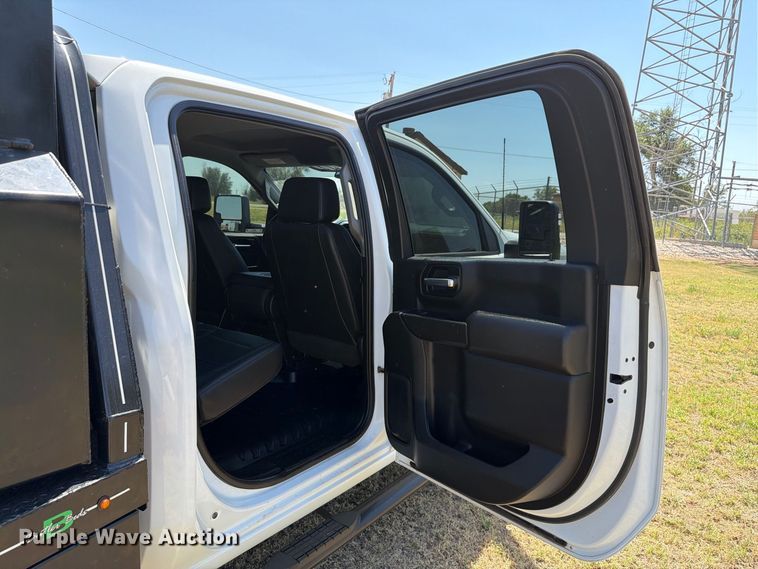 image for item EW8733 2022 Chevrolet Silverado 3500HD Crew Cab flatbed pickup truck