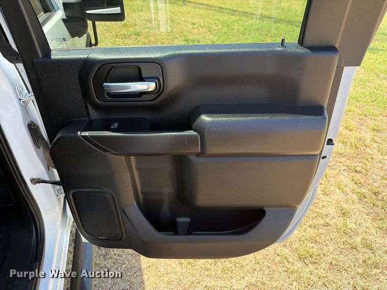 image for item EW8733 2022 Chevrolet Silverado 3500HD Crew Cab flatbed pickup truck