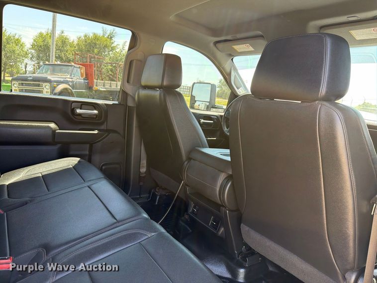 image for item EW8733 2022 Chevrolet Silverado 3500HD Crew Cab flatbed pickup truck