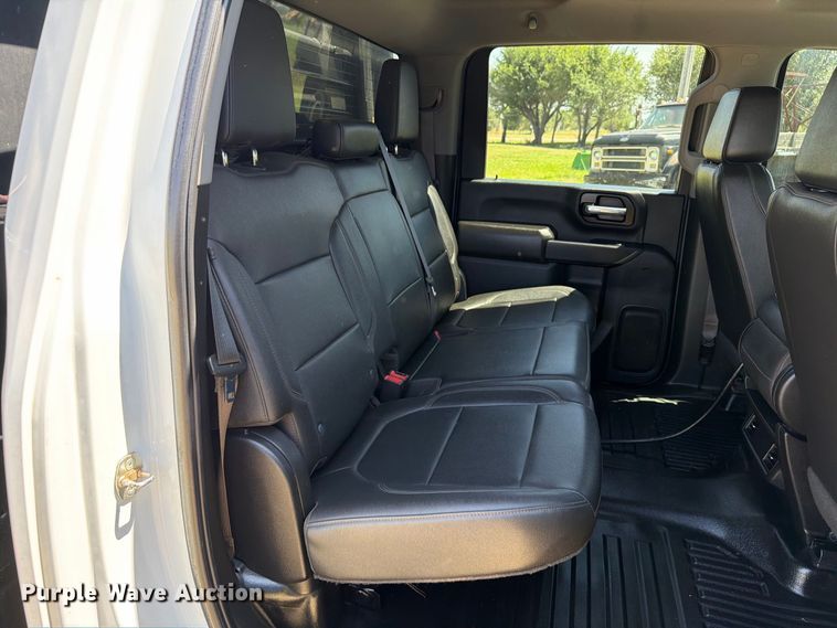 image for item EW8733 2022 Chevrolet Silverado 3500HD Crew Cab flatbed pickup truck