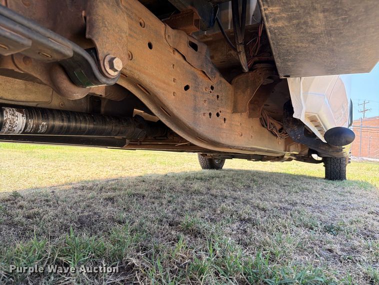 image for item EW8733 2022 Chevrolet Silverado 3500HD Crew Cab flatbed pickup truck