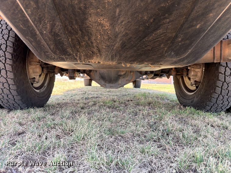 image for item EW8733 2022 Chevrolet Silverado 3500HD Crew Cab flatbed pickup truck