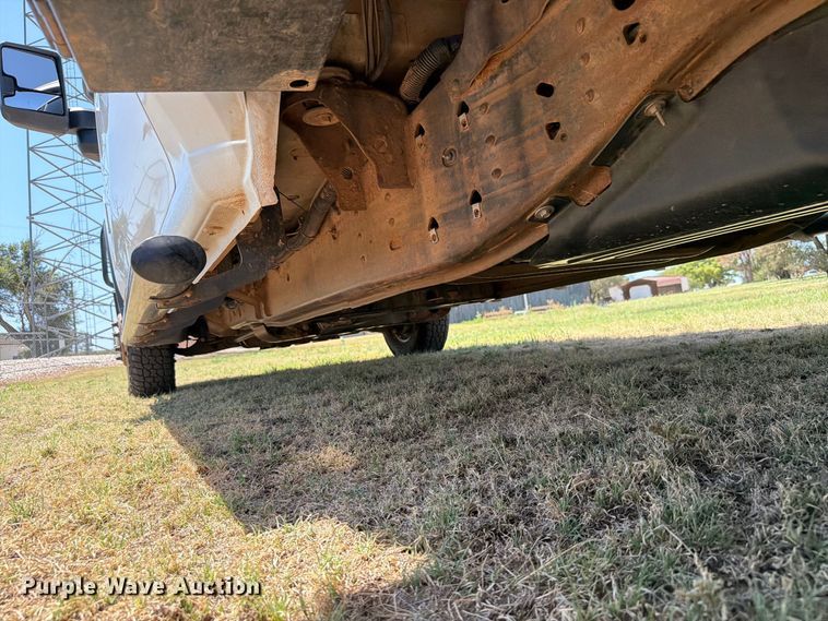 image for item EW8733 2022 Chevrolet Silverado 3500HD Crew Cab flatbed pickup truck