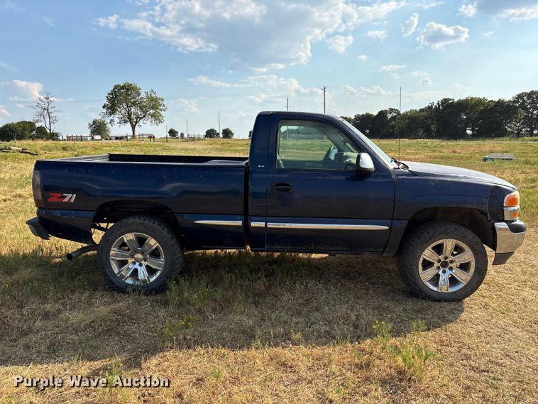 image for item EX0030 2000 GMC Sierra 1500 pickup truck