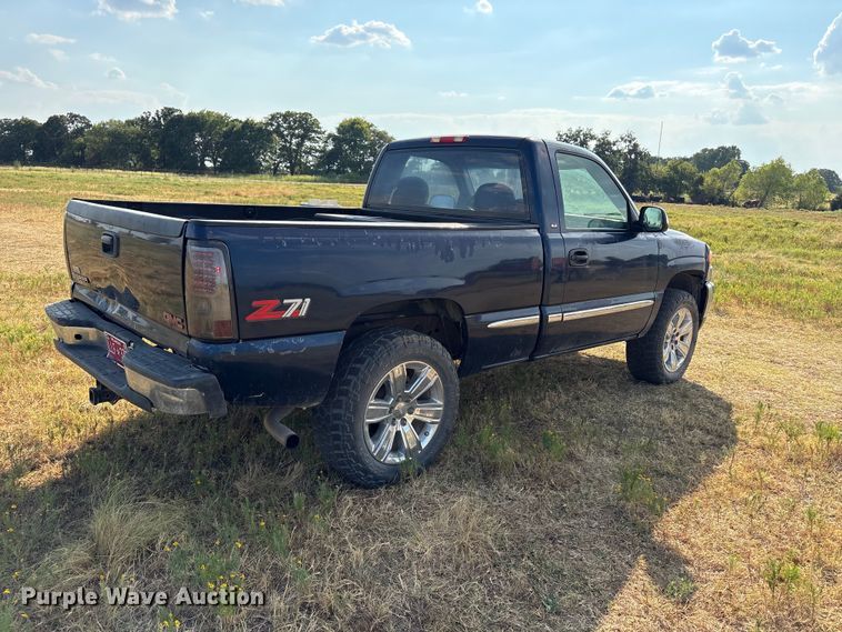 image for item EX0030 2000 GMC Sierra 1500 pickup truck