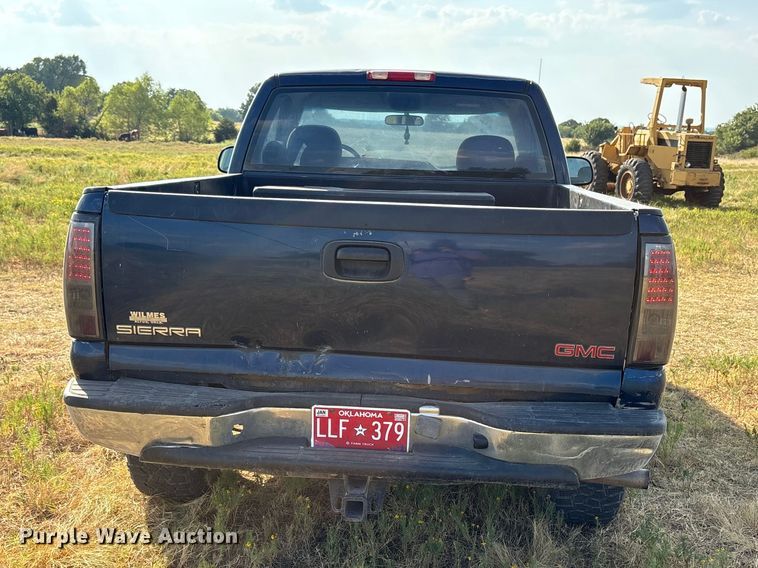 image for item EX0030 2000 GMC Sierra 1500 pickup truck
