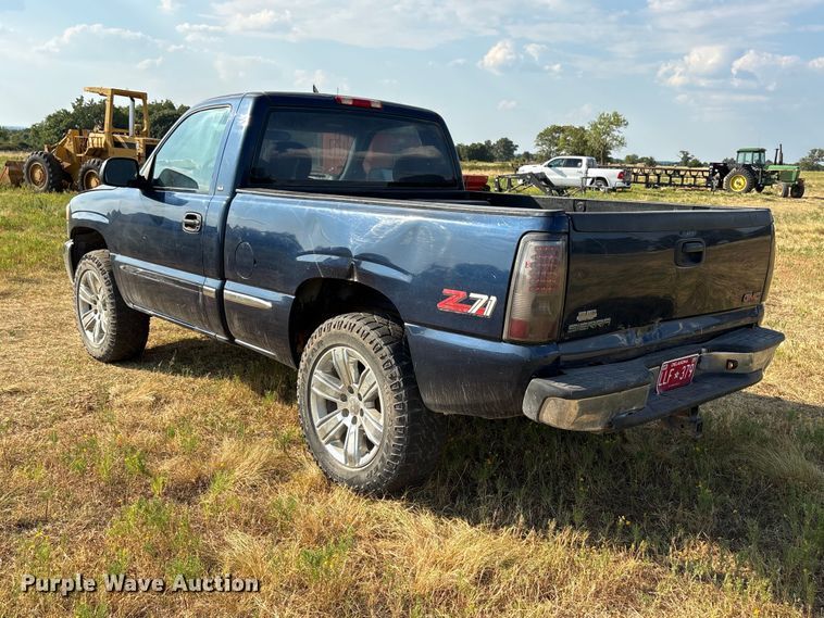image for item EX0030 2000 GMC Sierra 1500 pickup truck