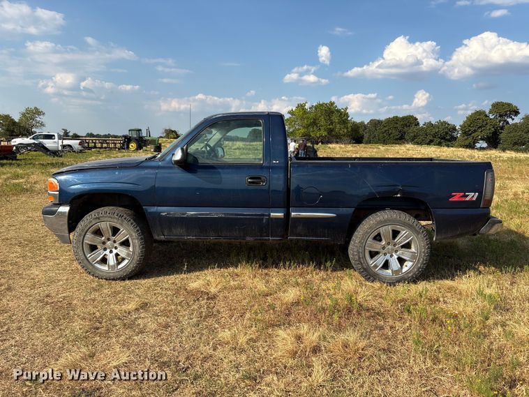 image for item EX0030 2000 GMC Sierra 1500 pickup truck