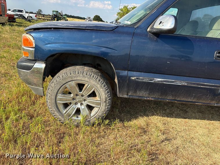 image for item EX0030 2000 GMC Sierra 1500 pickup truck