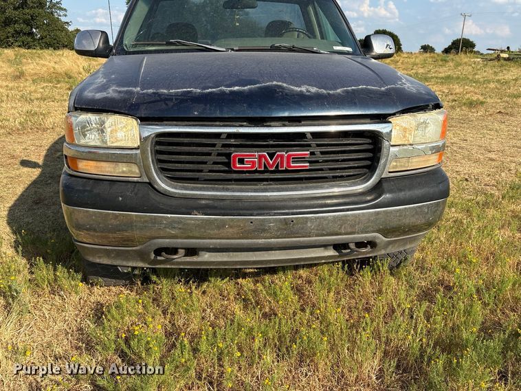 image for item EX0030 2000 GMC Sierra 1500 pickup truck
