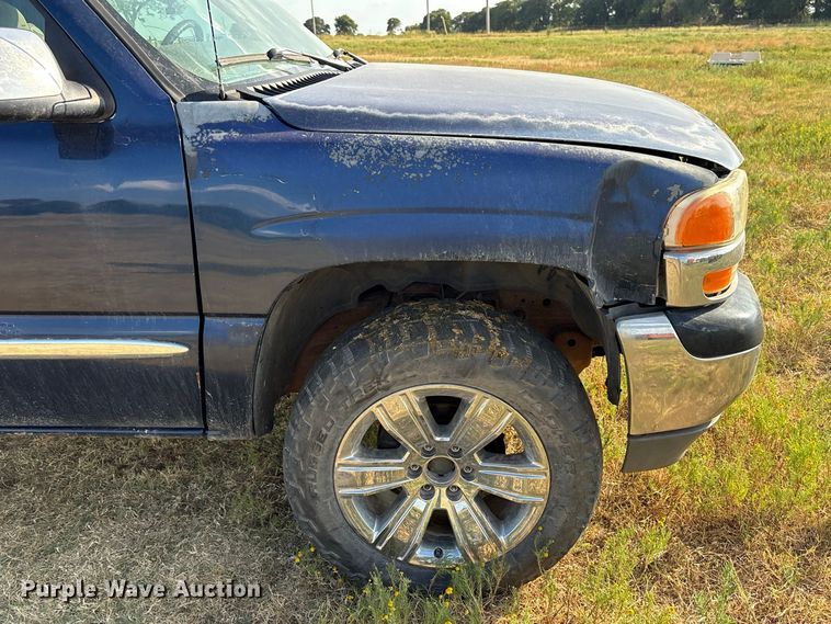 image for item EX0030 2000 GMC Sierra 1500 pickup truck