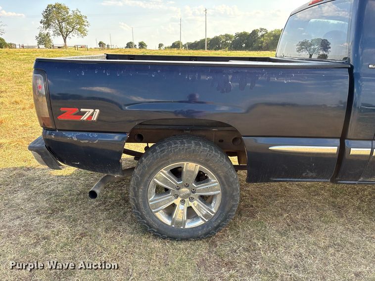 image for item EX0030 2000 GMC Sierra 1500 pickup truck