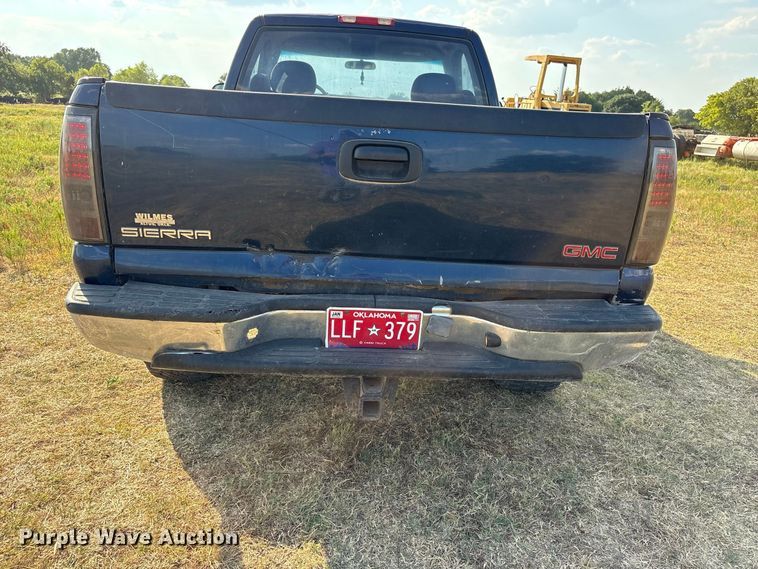 image for item EX0030 2000 GMC Sierra 1500 pickup truck