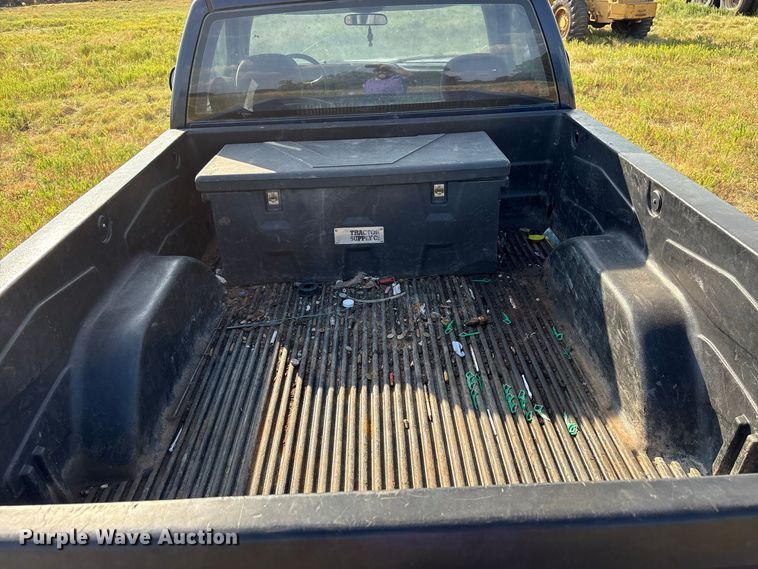 image for item EX0030 2000 GMC Sierra 1500 pickup truck