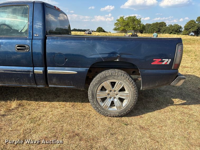 image for item EX0030 2000 GMC Sierra 1500 pickup truck