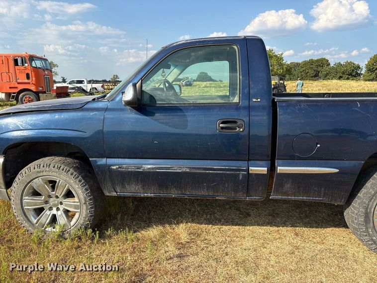 image for item EX0030 2000 GMC Sierra 1500 pickup truck