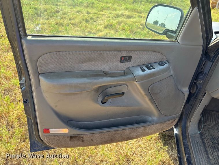 image for item EX0030 2000 GMC Sierra 1500 pickup truck