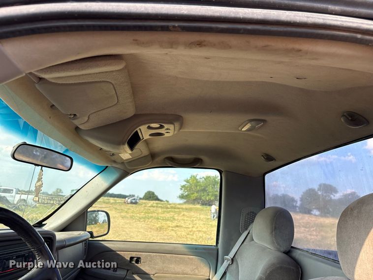 image for item EX0030 2000 GMC Sierra 1500 pickup truck