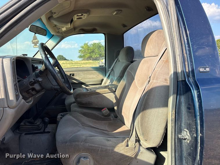 image for item EX0030 2000 GMC Sierra 1500 pickup truck