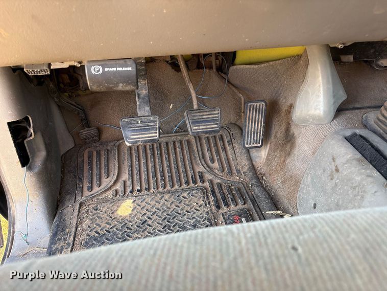 image for item EX0030 2000 GMC Sierra 1500 pickup truck