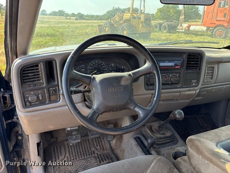 image for item EX0030 2000 GMC Sierra 1500 pickup truck