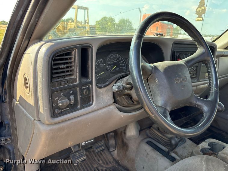 image for item EX0030 2000 GMC Sierra 1500 pickup truck