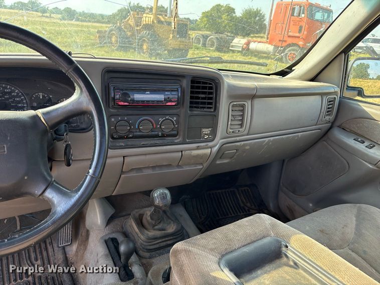 image for item EX0030 2000 GMC Sierra 1500 pickup truck