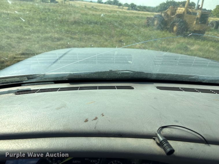 image for item EX0030 2000 GMC Sierra 1500 pickup truck