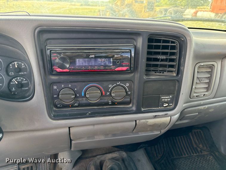 image for item EX0030 2000 GMC Sierra 1500 pickup truck