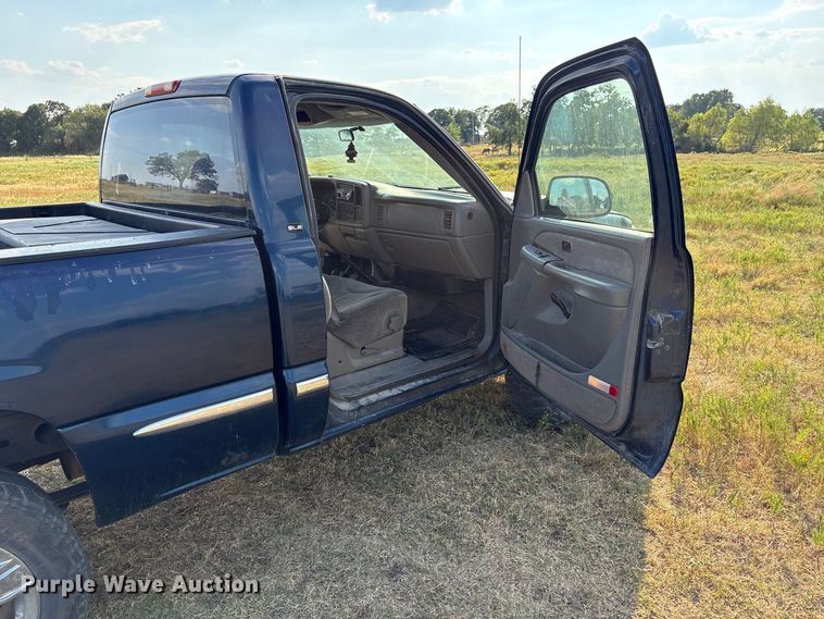 image for item EX0030 2000 GMC Sierra 1500 pickup truck