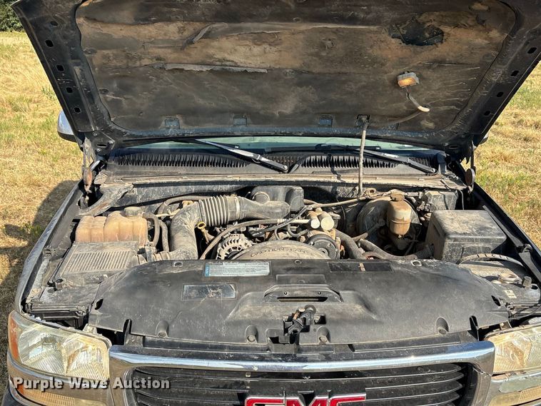 image for item EX0030 2000 GMC Sierra 1500 pickup truck