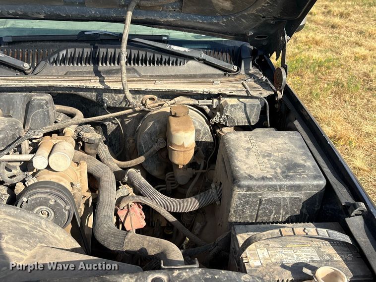 image for item EX0030 2000 GMC Sierra 1500 pickup truck