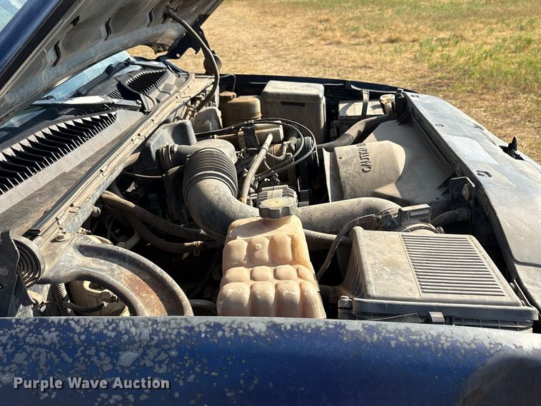 image for item EX0030 2000 GMC Sierra 1500 pickup truck