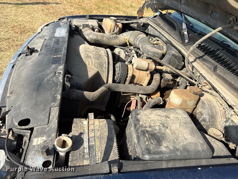 image for item EX0030 2000 GMC Sierra 1500 pickup truck
