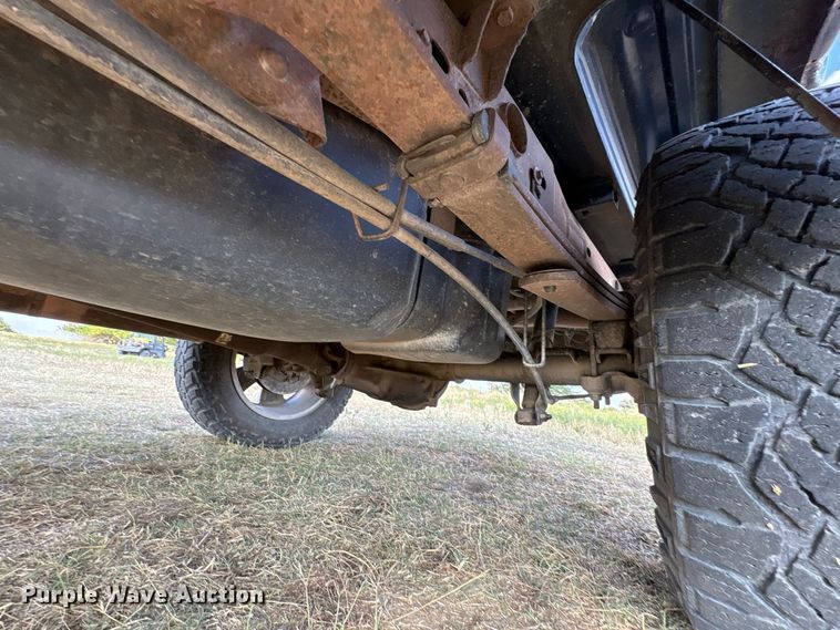 image for item EX0030 2000 GMC Sierra 1500 pickup truck