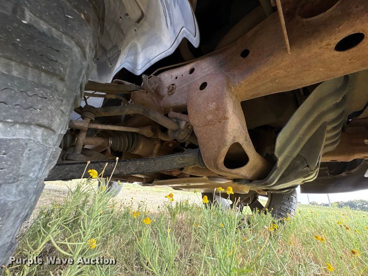 image for item EX0030 2000 GMC Sierra 1500 pickup truck