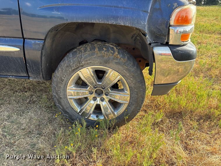 image for item EX0030 2000 GMC Sierra 1500 pickup truck