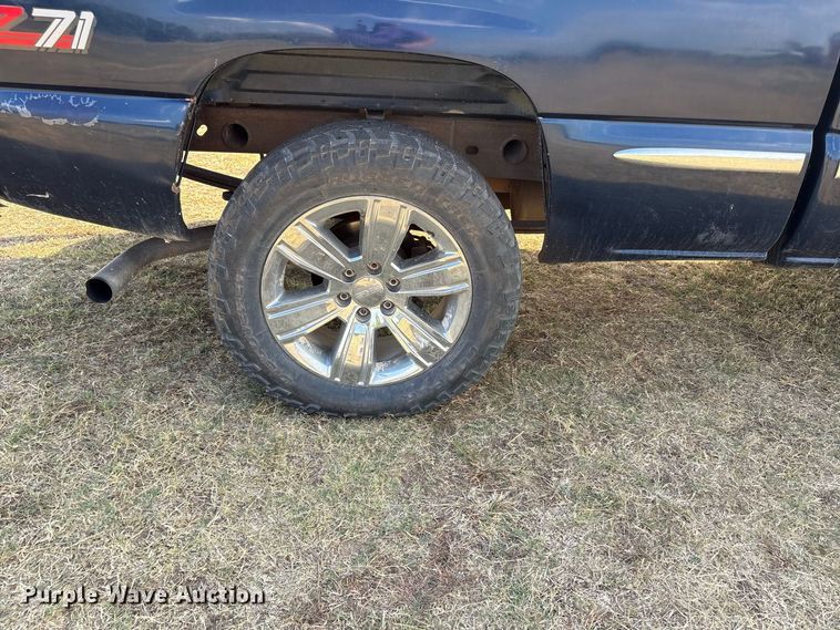 image for item EX0030 2000 GMC Sierra 1500 pickup truck