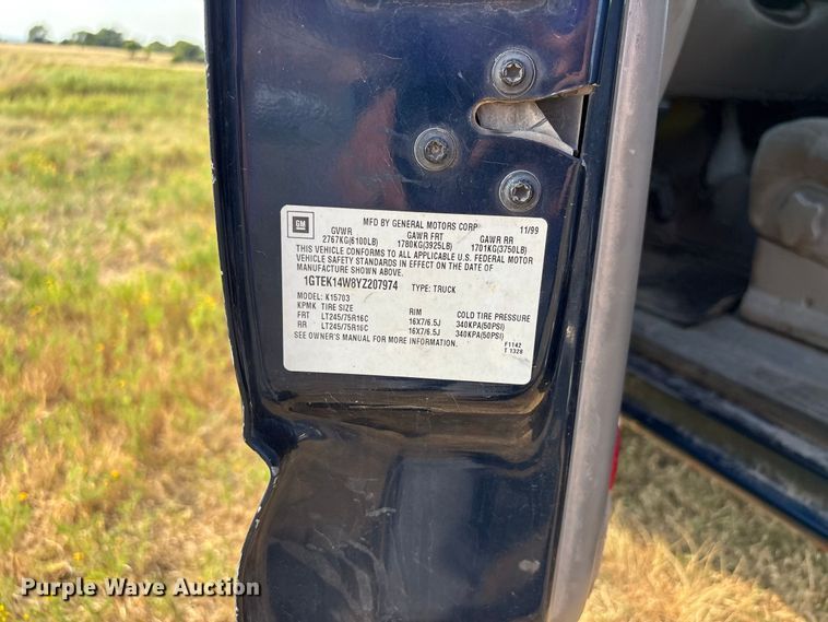 image for item EX0030 2000 GMC Sierra 1500 pickup truck