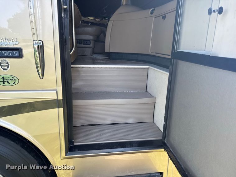 image for item EX2172 2008 Newmar Spartan Essex 4103 RV