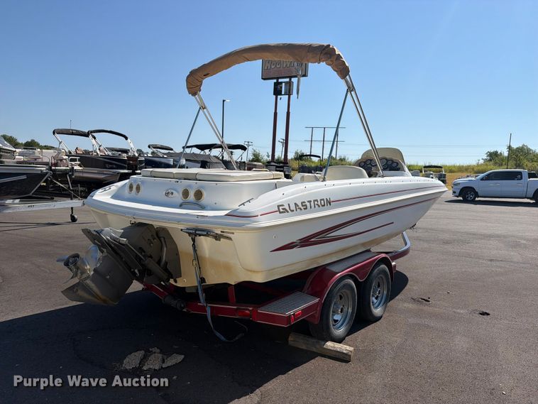 image for item EX2588 2005 Glastron 1900 BR boat