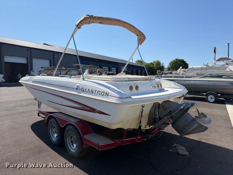 image for item EX2588 2005 Glastron 1900 BR boat