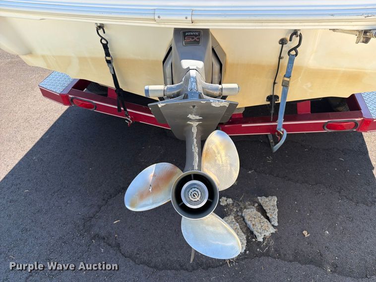 image for item EX2588 2005 Glastron 1900 BR boat